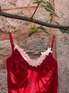 Kadife Askılı Dantelli Babydoll Gecelik - Kırmızı