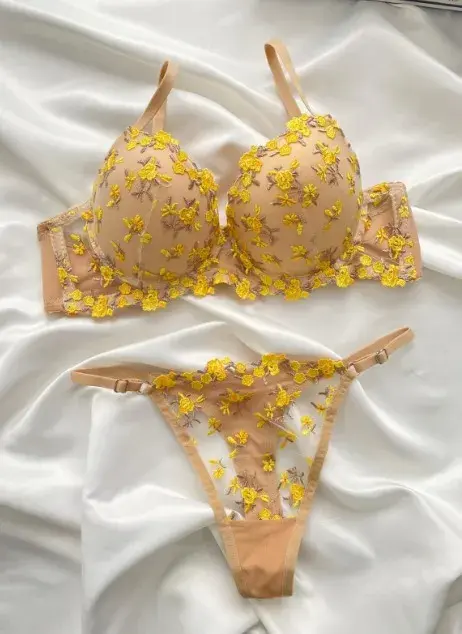 Sarı Çiçek Desenli Dantel Sütyen & Tanga Takımı