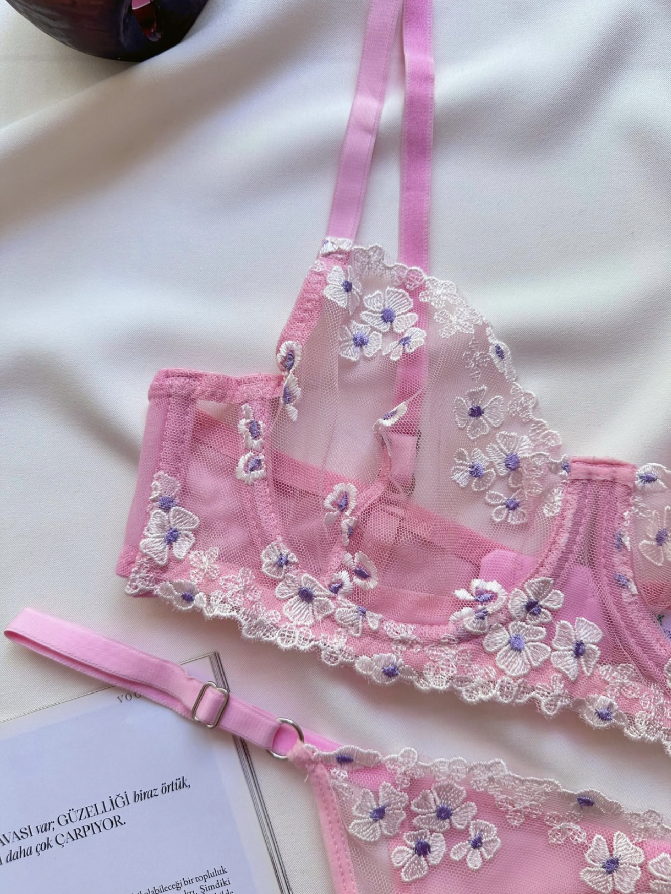 Çiçek Nakışlı Transparan Sütyen & Tanga Takımı - Pudra Beyaz