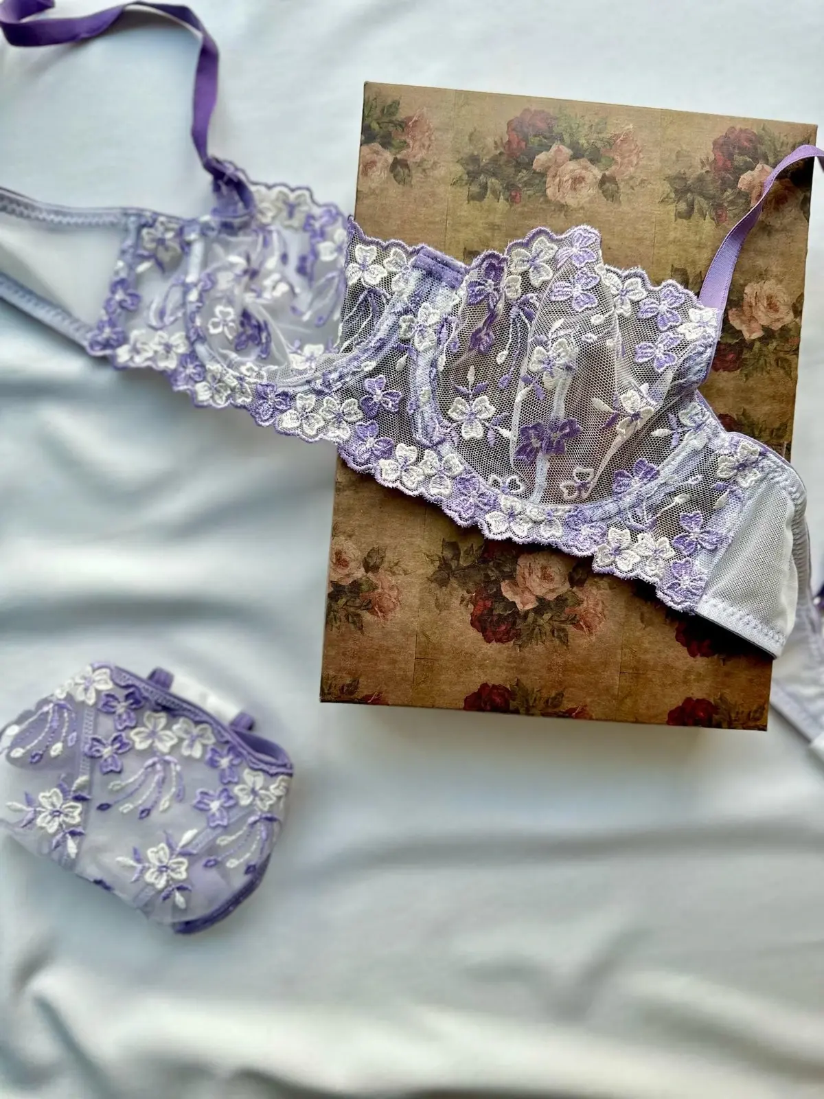 Çiçek Nakışlı Transparan Sütyen & Tanga Takımı - Lila Ekru