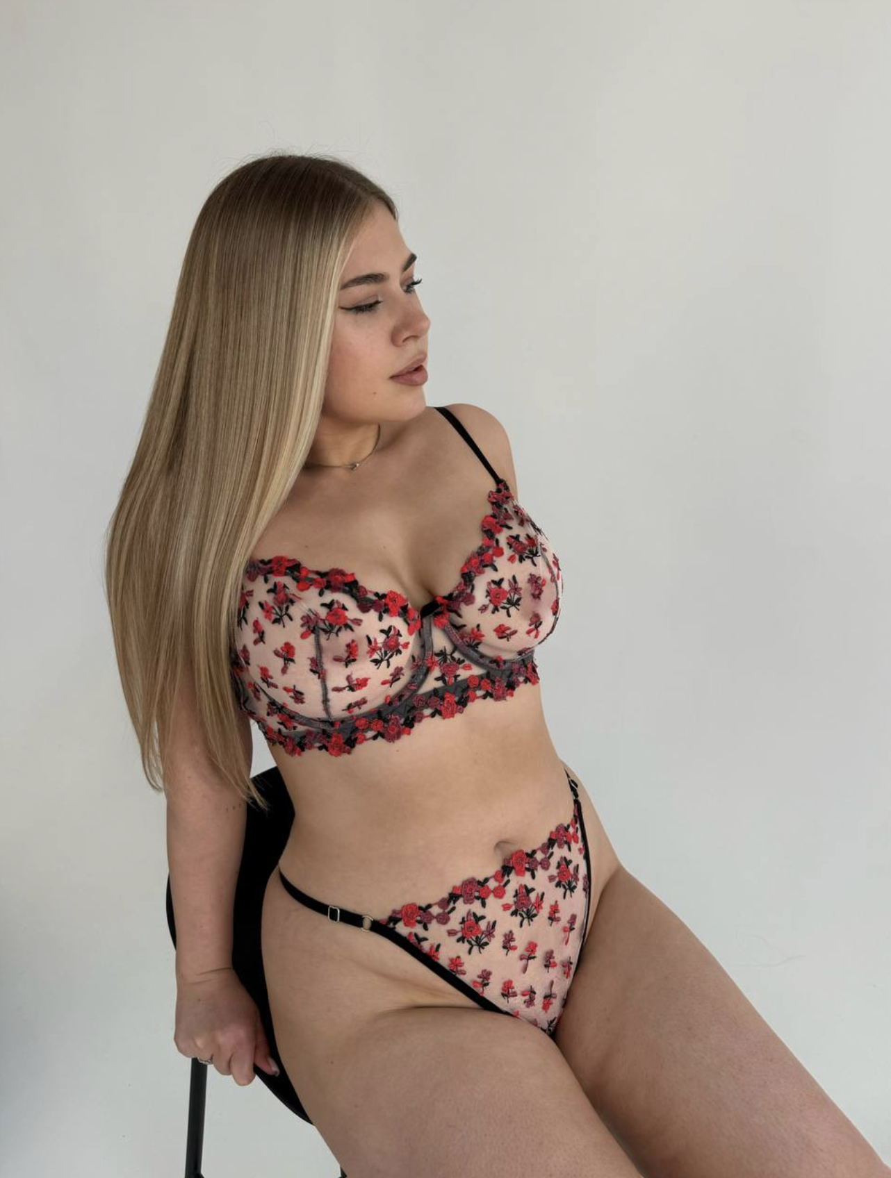 Çiçek Nakışlı Transparan Sütyen & Külot Takımı – C Cup - Siyah Kırmızı