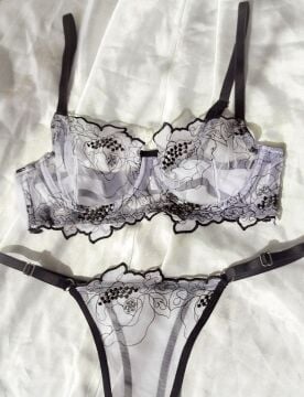 Nakışlı Transparan Dantelli Sütyen & String Takımı - Siyah