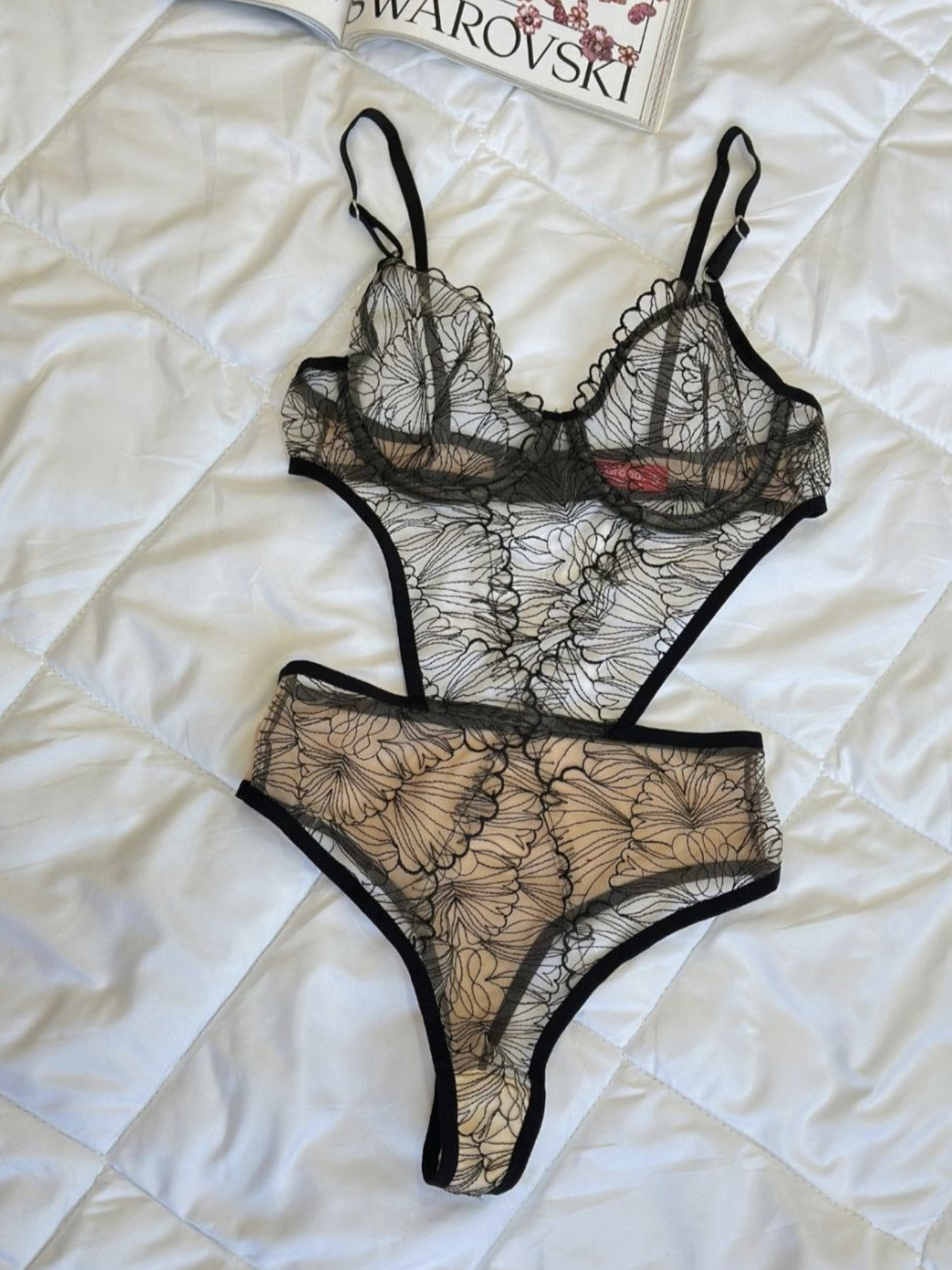 Dantel İşlemeli Balenli Transparan Bodysuit - Ten