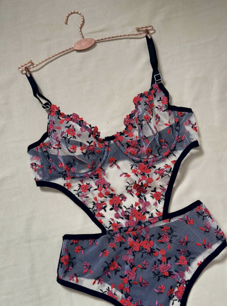 Çiçek İşlemeli Transparan Bodysuit - Siyah Kırmızı