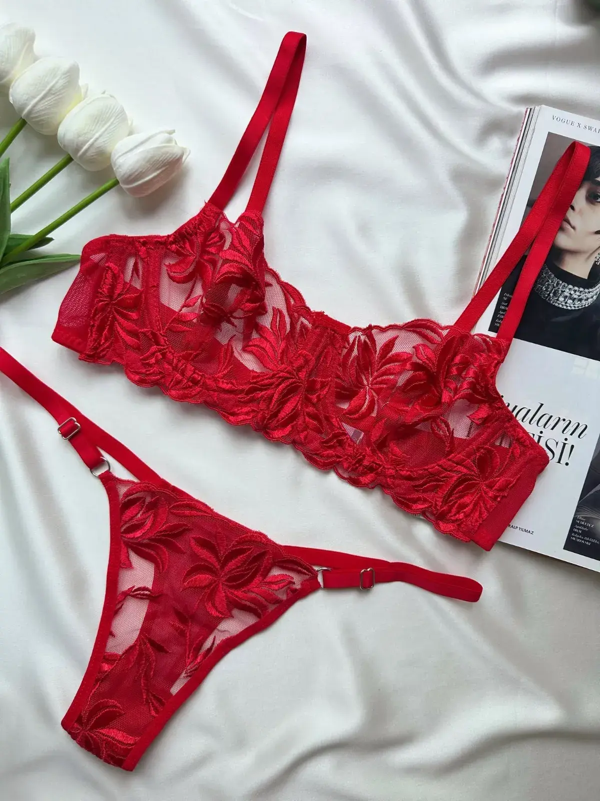 Yaprak Desenli Transparan Dantelli Sütyen & String Takımı - Kırmızı