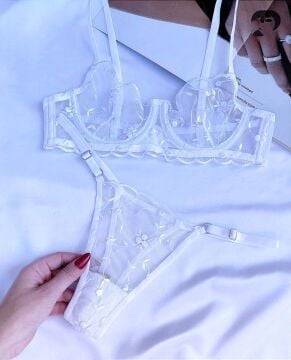Transparan Dantelli Sütyen & String Takımı – Beyaz