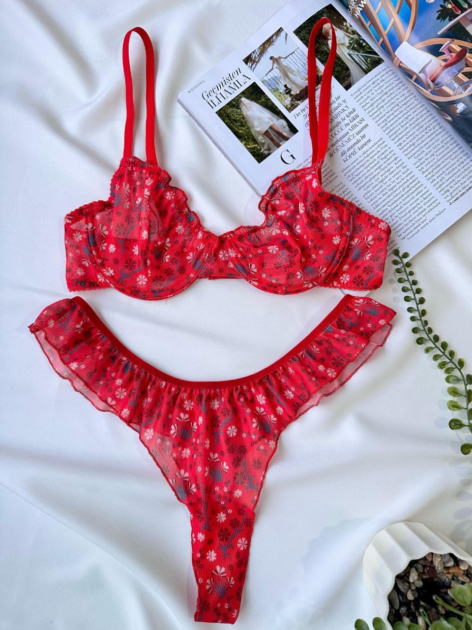 Pinterest Model Tül Sütyen Fırfırlı String Takım - Kırmızı