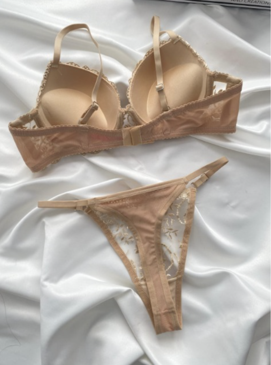 Ten Çiçek Desenli Dantel Sütyen & Tanga Takımı