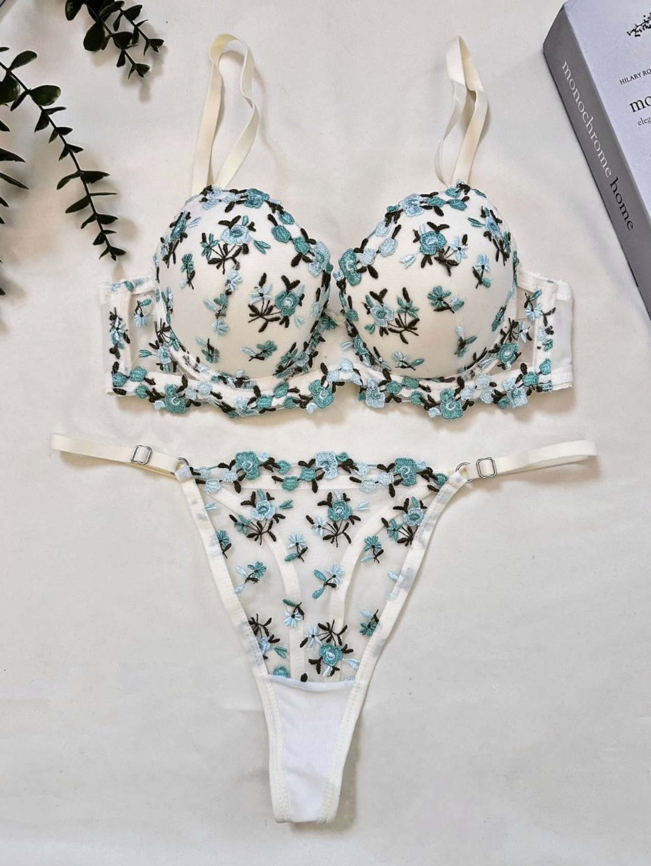 Ekru Yeşil Desenli Dantel Sütyen & Tanga Takımı