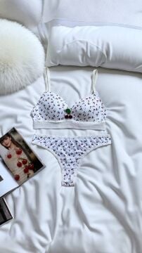 Cherry Blossom Konforlu Vişne Desenli Sütyen & String Takım