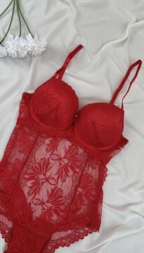 Desteksiz Dolgulu Dantel Bodysuit - Kırmızı